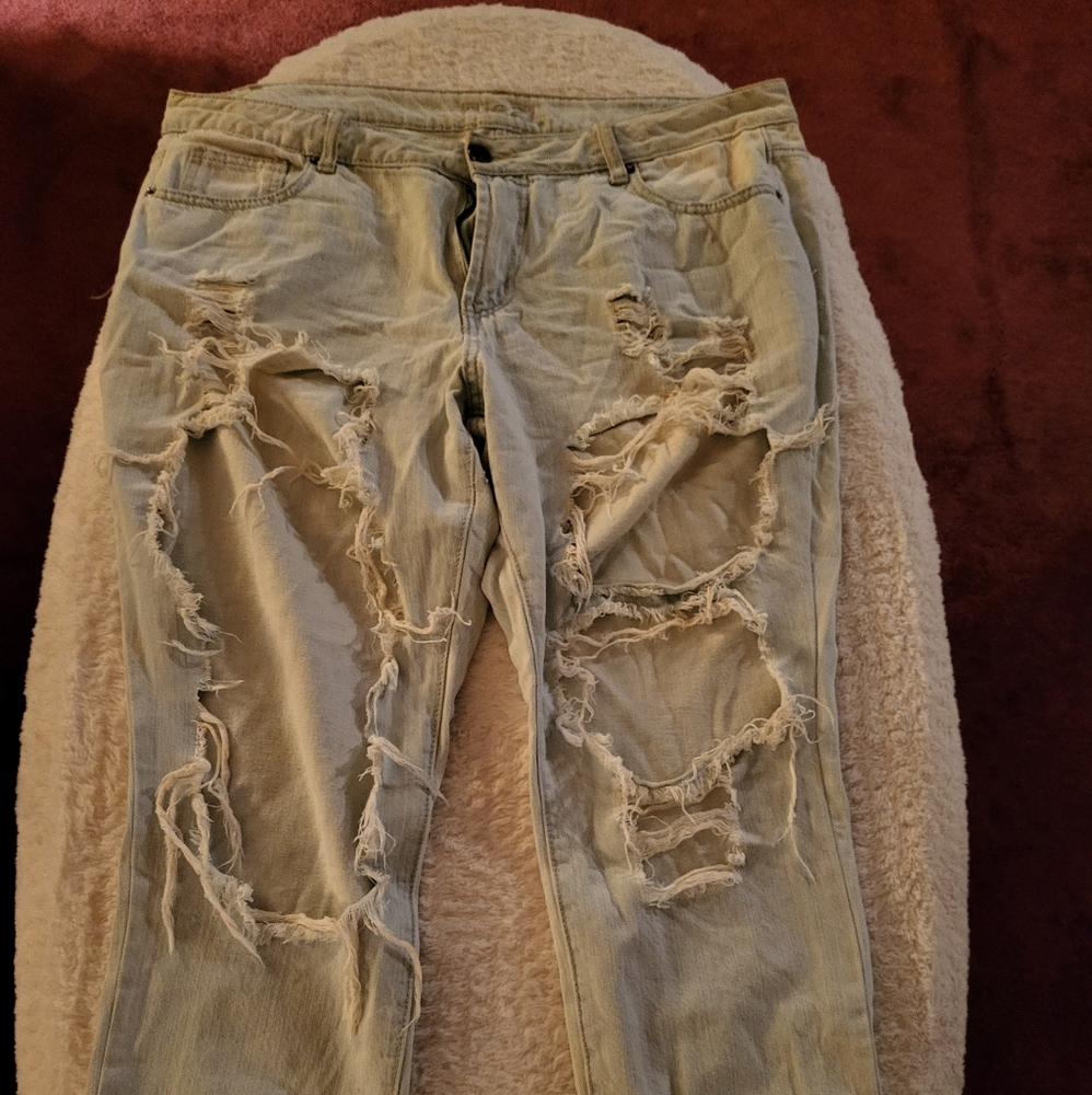 Destroyed Jeans